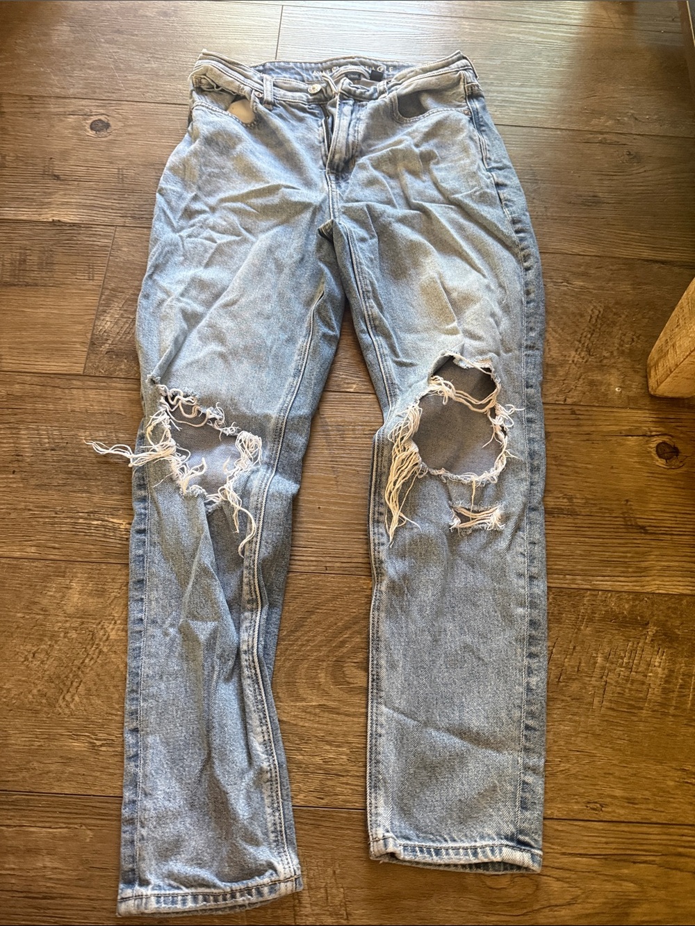 American Eagle Outfitters Light Blue Distressed Boyfriend Jeans